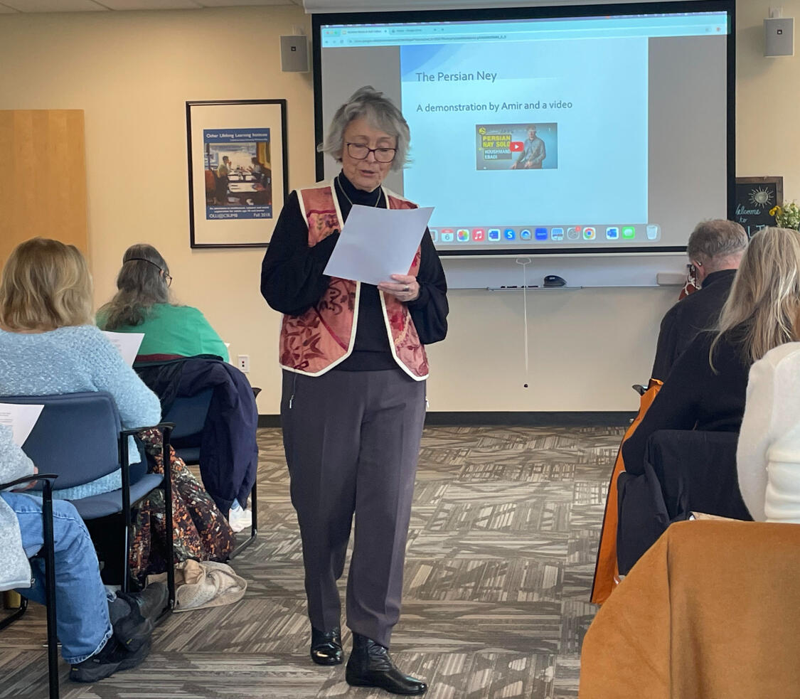 Aging Creatively Course Nükhet Kardam teaching a course